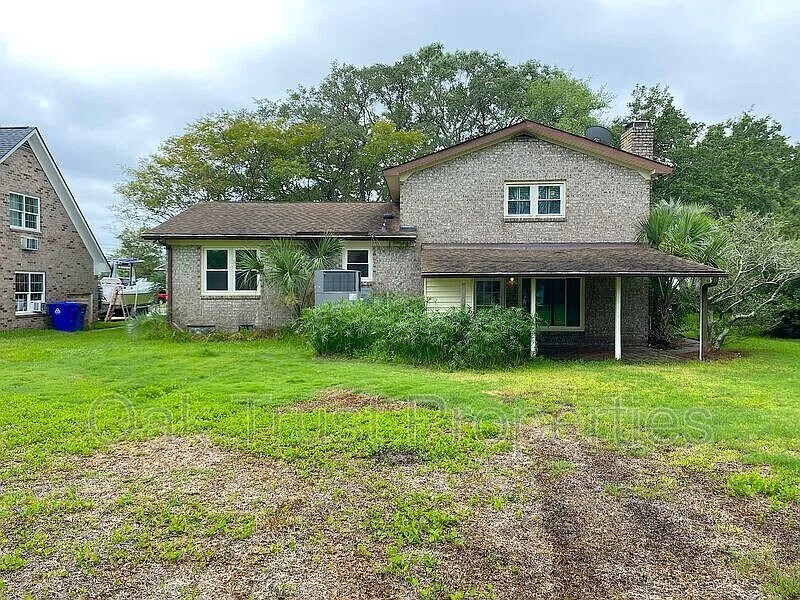 1914 Capri Dr in Charleston, SC - Building Photo