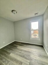 64 Thompson St, Unit 2 in Springfield, MA - Building Photo - Building Photo