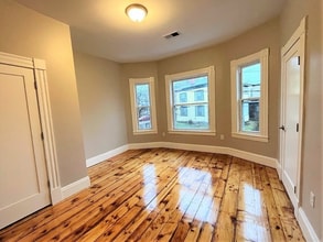 7 Harrison St in Lowell, MA - Building Photo - Building Photo