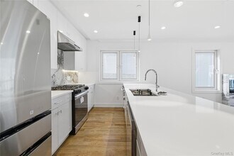 550 E Harrison St in Long Beach, NY - Building Photo - Building Photo