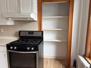 6 Smythe St, Unit 2 in Brookline, MA - Building Photo - Building Photo