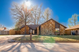 201 3 Oaks Dr in Midwest City, OK - Building Photo - Building Photo