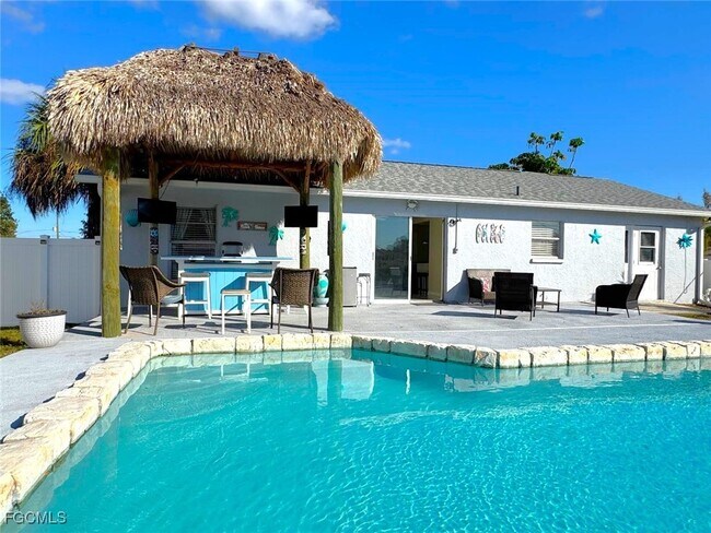 242 Seminole Blvd NW in Port Charlotte, FL - Building Photo - Building Photo