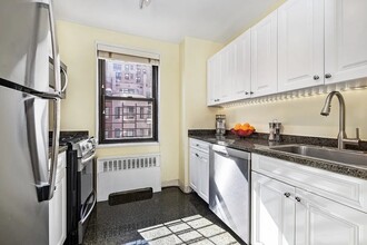 301 E 69th St in New York, NY - Building Photo - Building Photo