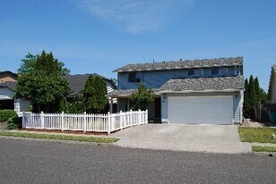 205 NE 176th Ave in Vancouver, WA - Building Photo