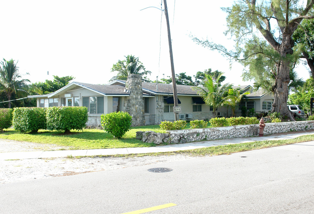 2200 Miami Rd in Fort Lauderdale, FL - Building Photo