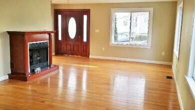 37 Bradshaw St in Watertown, MA - Building Photo - Building Photo