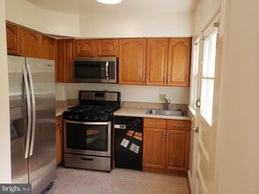 1826 East-West Hwy in Silver Spring, MD - Building Photo - Building Photo