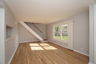 223 Harvest Ct in Vernon Hills, IL - Building Photo - Building Photo
