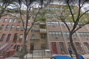 447 W 47th St in New York, NY - Building Photo