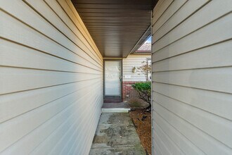 1127 Lancaster Dr in Champaign, IL - Building Photo - Building Photo