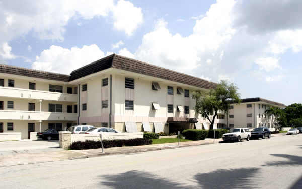 San Remo Apartments in Coral Gables, FL - Building Photo - Building Photo