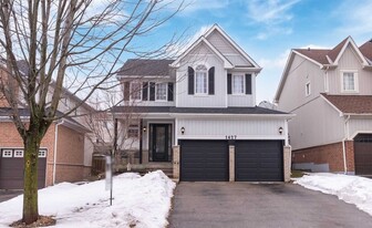 1427 Ashgrove Cres