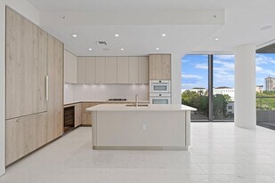 200 Arkona Ct in West Palm Beach, FL - Building Photo