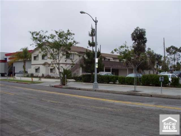 626 Locust Ave in Long Beach, CA - Foto de edificio