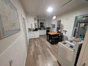 578 Main St, Unit Apt. 2 in Medford, MA - Building Photo - Building Photo