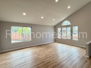 12837 Gambusa Way in San Diego, CA - Foto de edificio - Building Photo