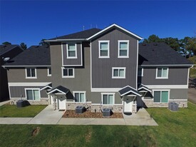 10535 Mills Rd in Houston, TX - Building Photo