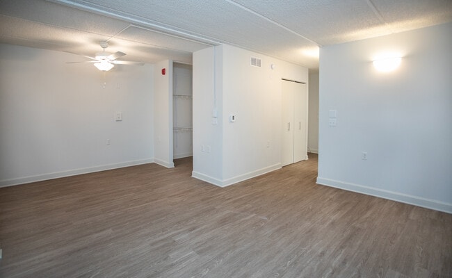 Morris Manor in Jacksonville, FL - Building Photo - Interior Photo