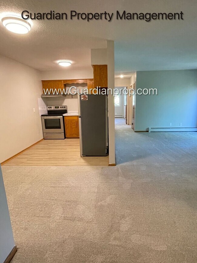 105 Dean Ave E in Champlin, MN - Building Photo - Building Photo