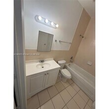 106 SE 4th Ave in Hialeah, FL - Foto de edificio - Building Photo