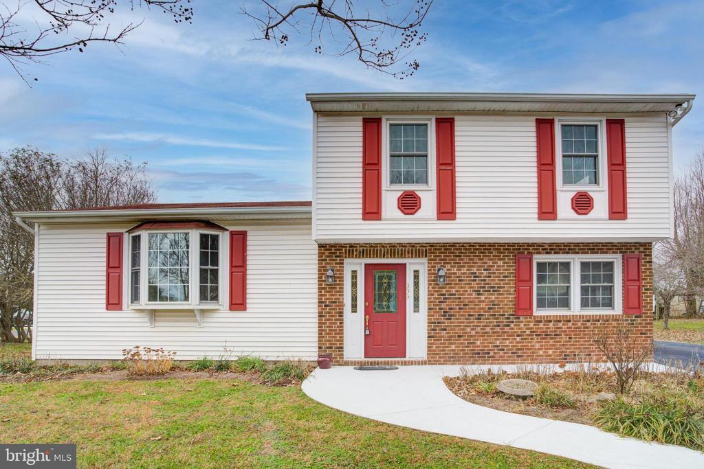 333 Dew Drop Ln in Prince Frederick, MD - Building Photo