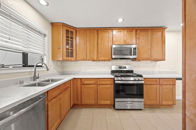 22663 Vermont St in Hayward, CA - Building Photo - Building Photo