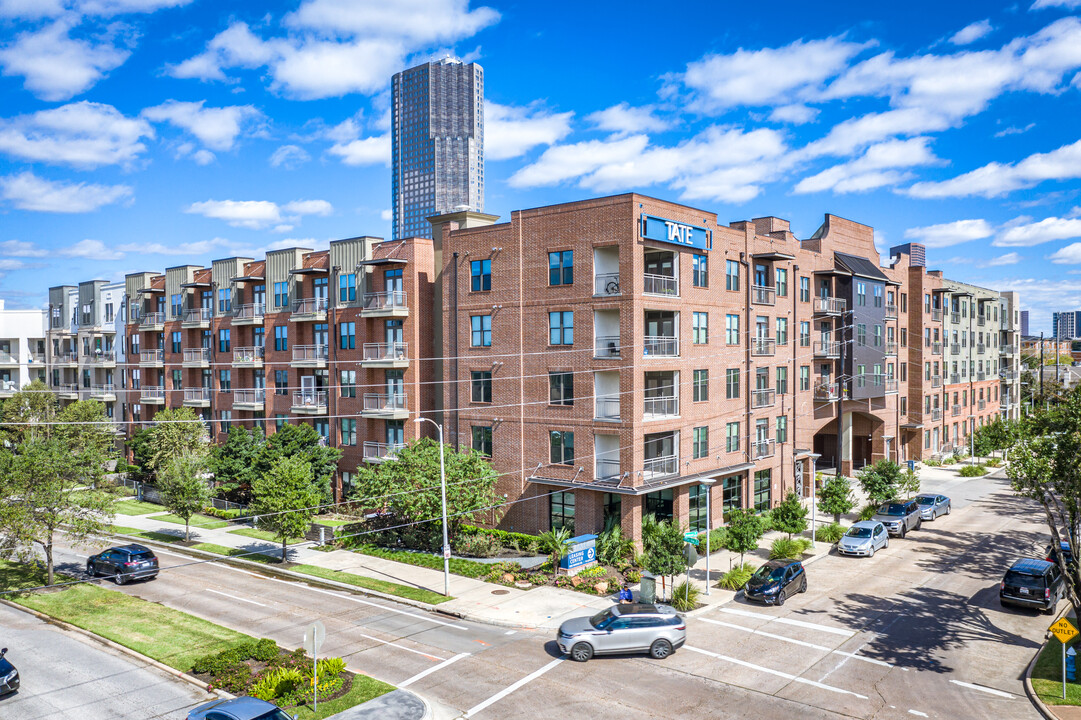 Tate Tanglewood in Houston, TX - Building Photo