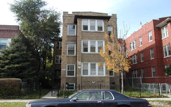 4910 N Spaulding Ave in Chicago, IL - Foto de edificio