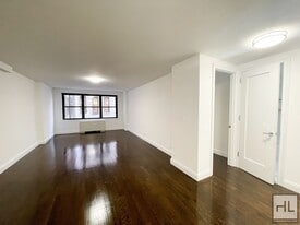 5 AVENUE in New York, NY - Building Photo