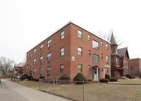 SBM Collins LLC 186 in Hartford, CT - Building Photo