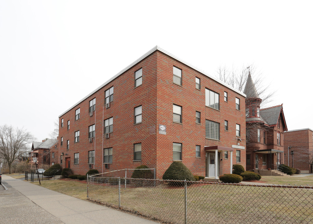 SBM Collins LLC 186 in Hartford, CT - Foto de edificio