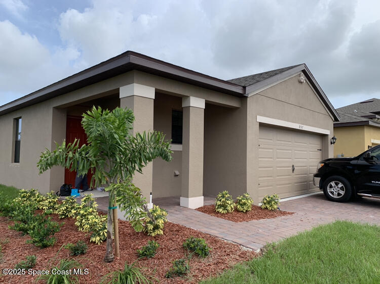 857 Old Country SE Rd in Grant Valkaria, FL - Building Photo