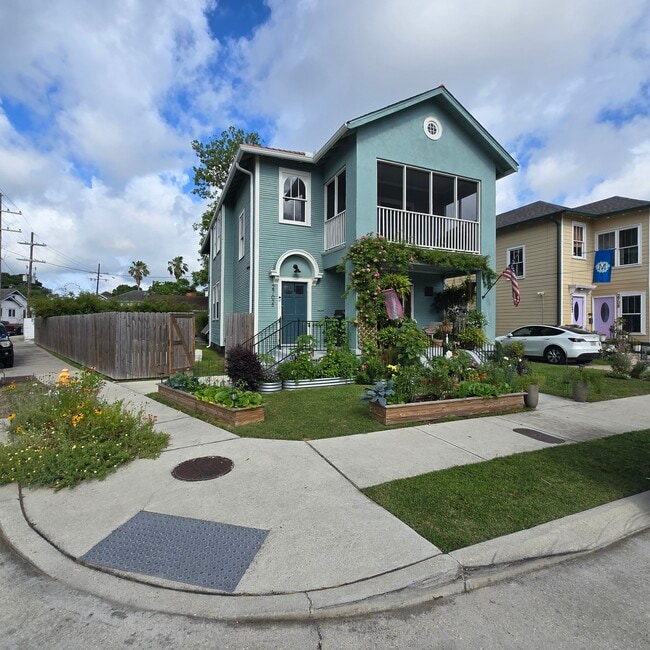 property at 2700 Soniat St