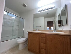 523 Primrose Hill Ave in Las Vegas, NV - Building Photo - Building Photo