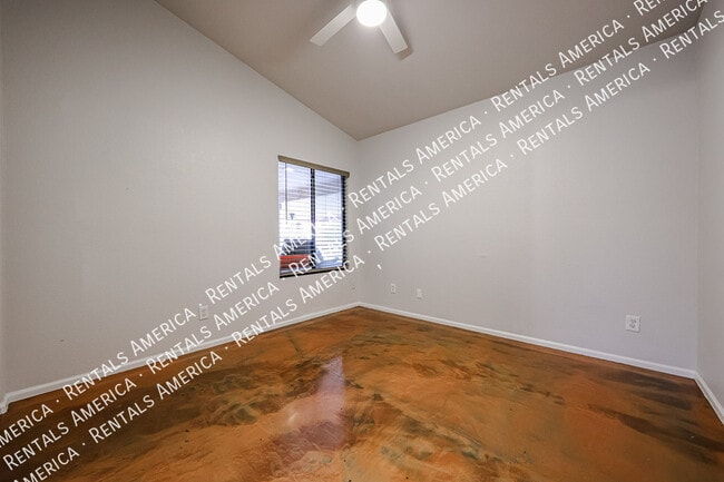 1243 W Iris Dr
