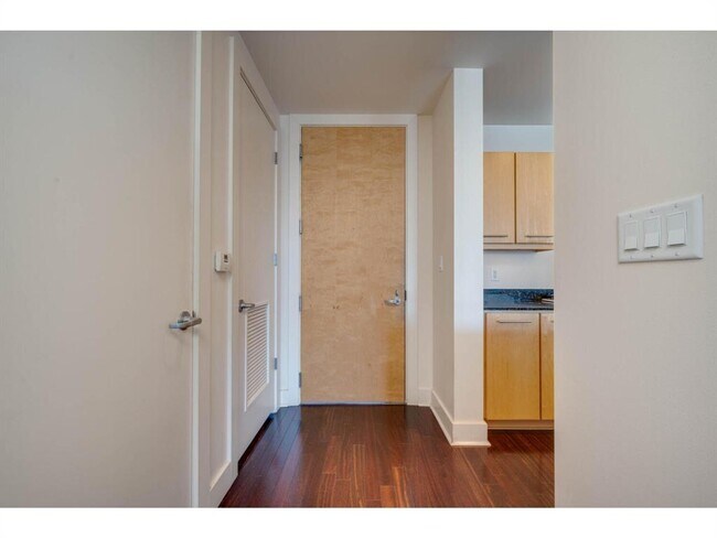 210 Lee Barton Dr in Austin, TX - Building Photo - Building Photo