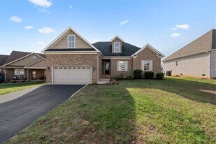 457 Adalynn Cir in Bowling Green, KY - Building Photo