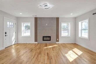 1427 Lorenzo Dr SW in Atlanta, GA - Building Photo - Building Photo