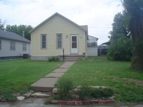 709 Main St in Jetmore, KS - Foto de edificio - Building Photo