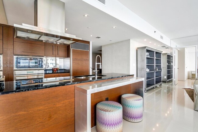 495 Brickell Ave, Unit 4204 in Miami, FL - Building Photo - Building Photo