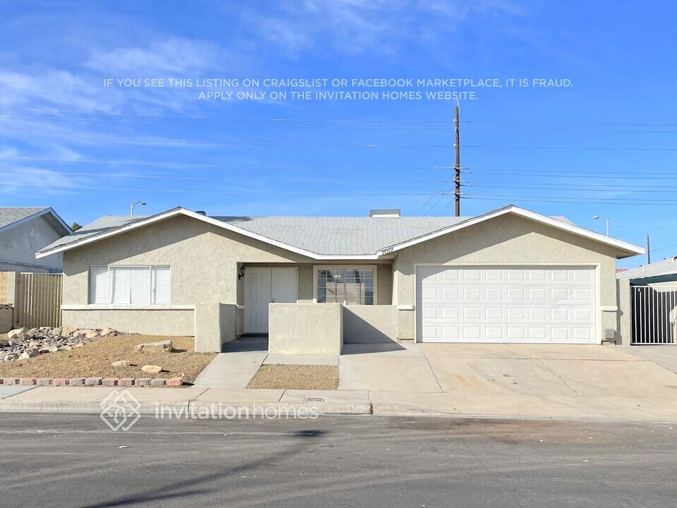 7012 Raincloud Dr in Las Vegas, NV - Foto de edificio