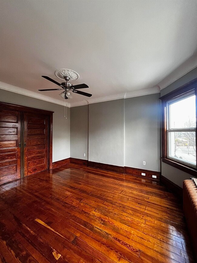 135 Sherman Pl in Jersey City, NJ - Building Photo - Building Photo