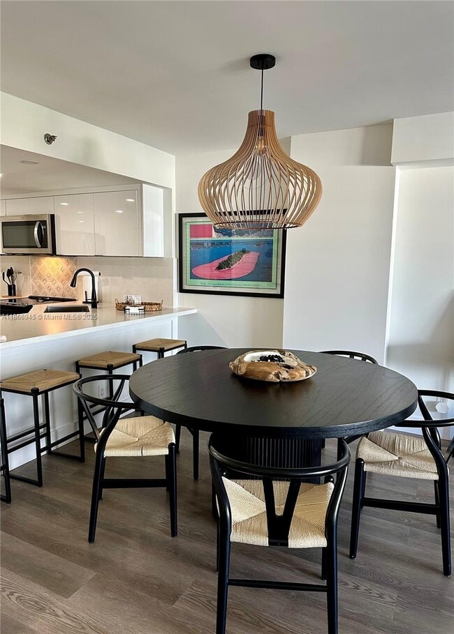 2625 Collins Ave in Miami, FL - Building Photo - Building Photo