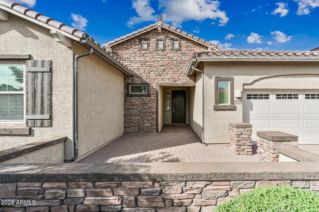 19250 E Carriage Way in Queen Creek, AZ - Building Photo - Building Photo