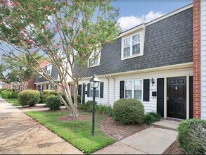 Legacy at Tech Center in Newport News, VA - Foto de edificio - Building Photo