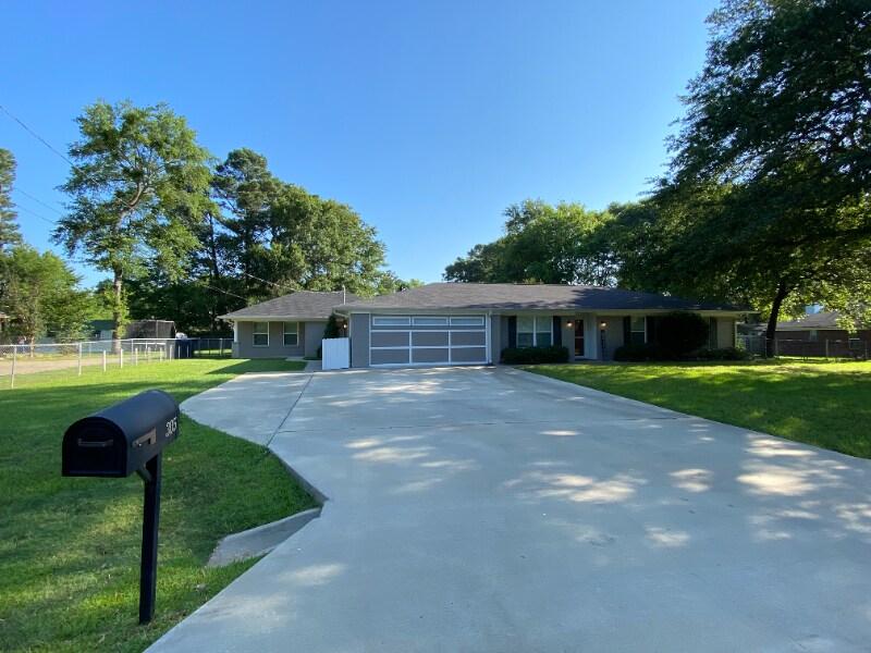 305 McGrede St in Longview, TX - Building Photo