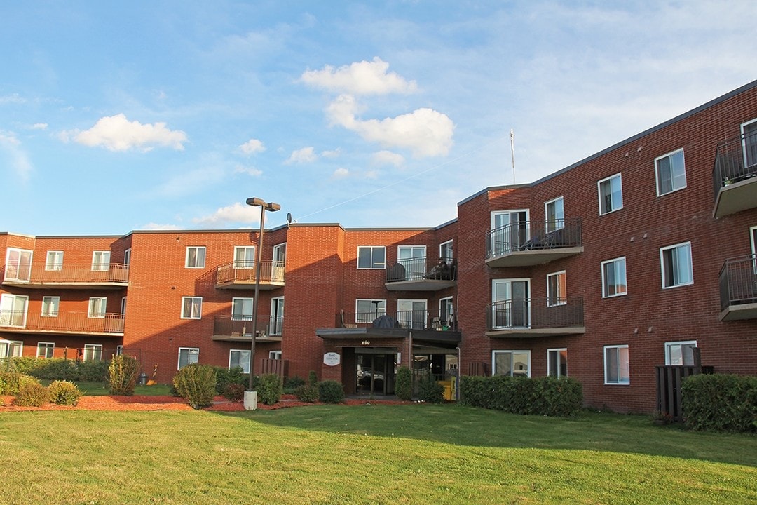 Persephone & Aurora Place in Timmins, ON - Building Photo