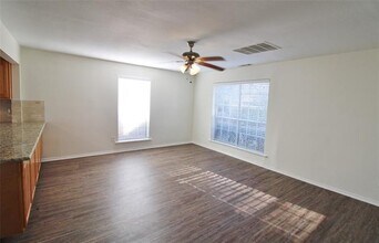 313 Woodhaven Dr in Desoto, TX - Building Photo - Building Photo