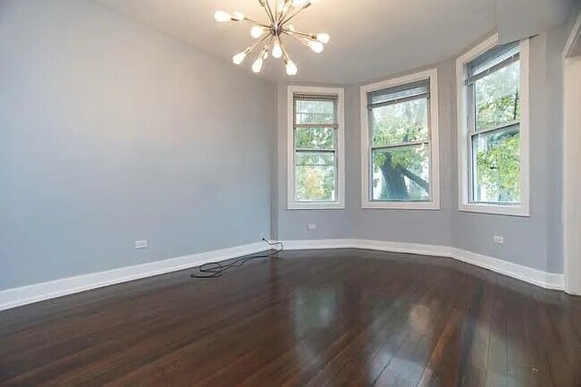 2657 N Ridgeway Ave in Chicago, IL - Building Photo - Building Photo